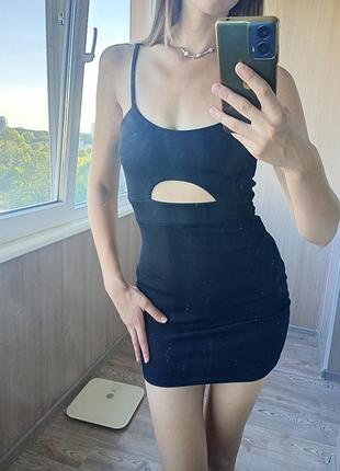 Ефектна чорна мінісукня в рубчик від boohoo (petite) з вирізом