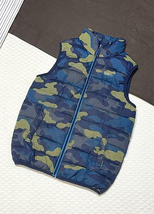 Демісезонна жилетка для хлопчика на 9-10 років від  бренду mountain warehouse