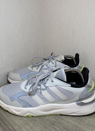 Кроссовки adidas futureflow