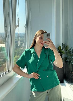Зелена блуза назапах на ґудзиках