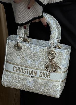Сумка диор medium lady d-lite bag toile de jouy embroidery
