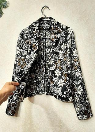 Ошатний жакет укорочений піджак жіночий river island  чорний атлас з чорно-біло-коричневим малюнком квіти стиль ретро, приталений xxs xs