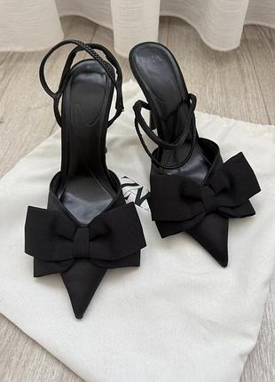 Босоніжки zara
