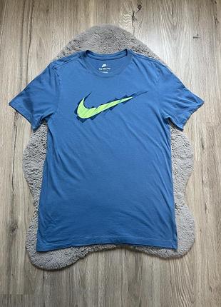 Nike swoosh футболка дуже гарна