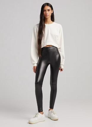 Легінси зі штучної шкіри bershka s