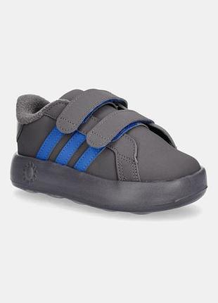 Adidas disney кросівки