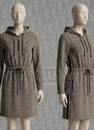 Платье-худи в мелкую гусиную лапку (houndstooth) christian dior
стильное и комфортное трикотажное платье спортивного кроя с капюшоном.