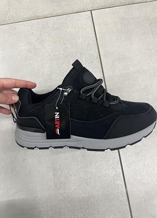 Нові чоловічі кросівки 42 р 650 грн