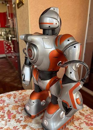 Програмований мультимедійний робот wowwee rs media 8061 8