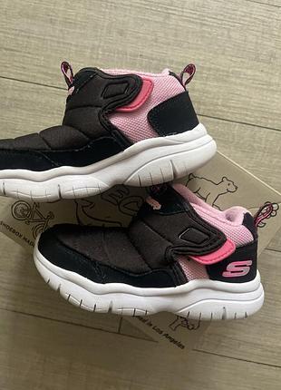 Кросівки skechers. розмір 26