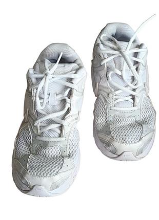 Кросівки чоловічі nike v5 rnr білі зі сріблястими деталями, розмір 43