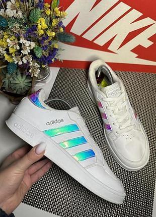Оригінальні кросівки adidas