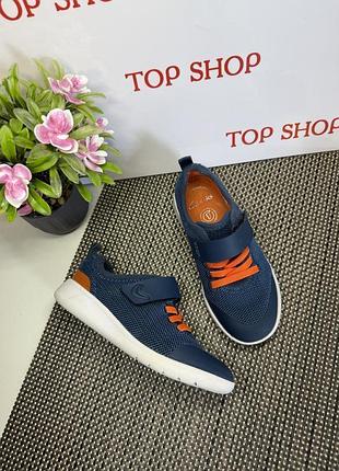 Оригінальні кросівки clark's
