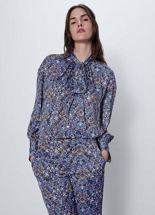 Женская блузка zara с цветочным принтом, размер xs-s