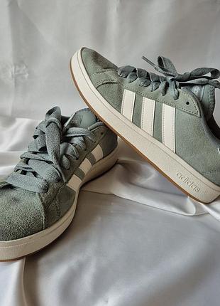 Замшевые кроссовки adidas grand court.