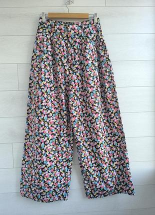 Хлопковые брюки/брюки wide leg eur 34 р. u9 6 р. высокая посадка с защепами/супер палаццо/черные в цветочный принт/супер широкие/палаццо gina tricot