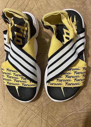 Босоніжки adidas