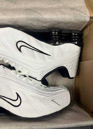 Nike shox r4 white black