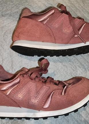 Женские кроссовки new balance