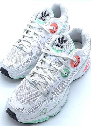 Оригінальні жіночі кросівки adidas astir