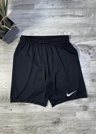 Оригінальні спортивні шорти - nike