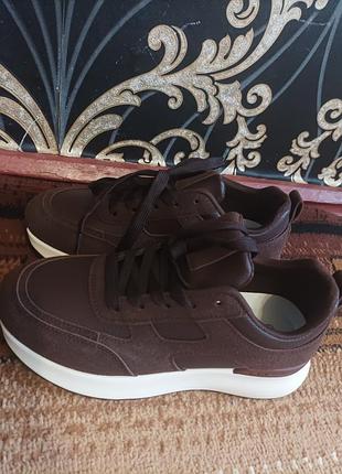 Кросівки 38-39 р