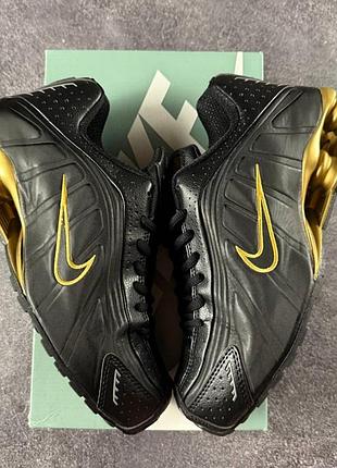 Nike shox r4 black gold