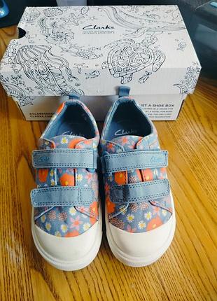 Для девочки кеды известного бренда clarks