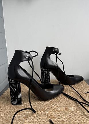 Туфлі christian dior оригінал ☝️ відправка здійснюється після повної оплати на карту.