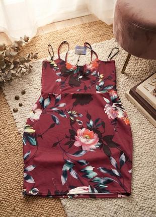 Missguided floral bodycon dress (burgundy) нова, з бірками. ,  приголомшливу облягаючу сукню (bodycon) від популярного бренду missguided.