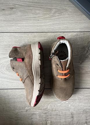 Нубукові демісезонні черевики ugg оригінал рр 27.5