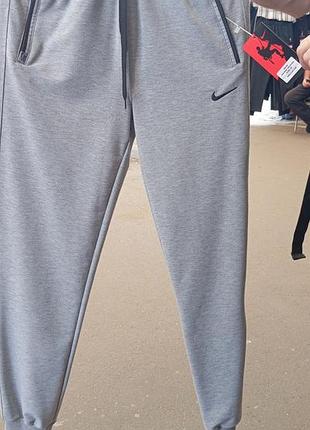 Штаны nike.