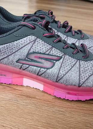 Кроссовки skechers. р 39 длина стельки факт 25,5 см.