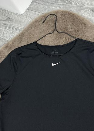 Жіноча оригінальна спортивна футболка nike dri-fit