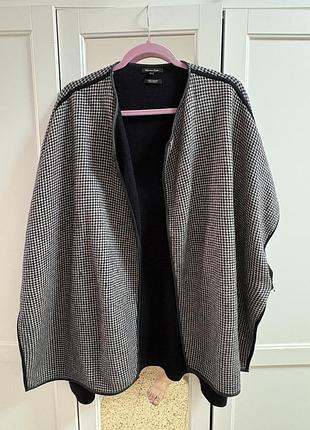 Вовняне пальто-кейп (пончо) від бренду massimo dutti у монохромну чорно-білу гусячу лапку (houndstooth) з тонкими шкіряними кантами.