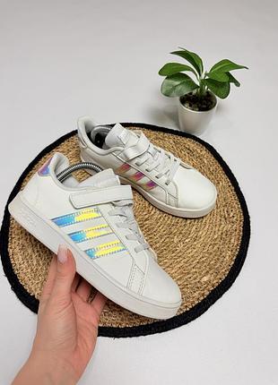 Білі кеди adidas для дівчинки