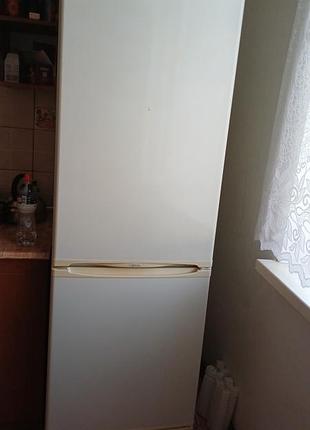 Продам двухкамерный холодильник stinol на запчасти