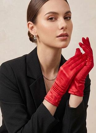 Короткие атласные перчатки красные 30к047