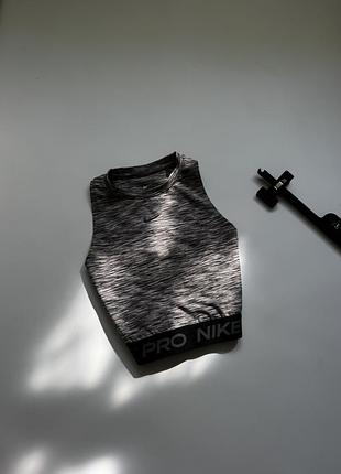 Жіночий кро топ nike сірого кольору