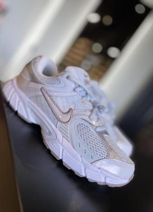 Кросівки жіночі ( оригінал) nike v5 rnr hq6411-400