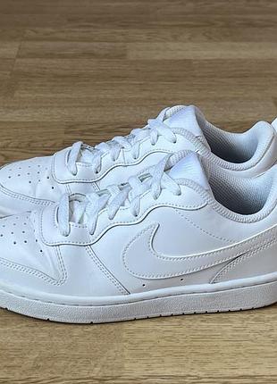 Кожаные кроссовки nike оригинал в идеальном состоянии 36 размер