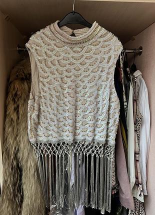 Топ asos, дуже блискучий, наявна трендова бахрома. вказаний на етикетці розмір є великим, але топ підійде на розмір м\l ідеально