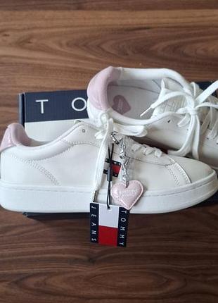 Оригінальне взуття tommy jeans 
розмір 38