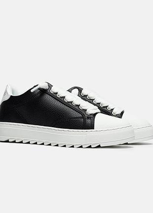 Numeris black lether