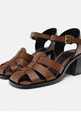 Босоніжки zara