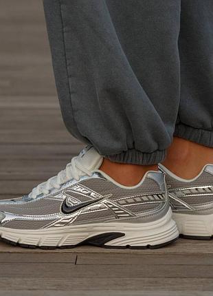 Nike initiator grey silver
