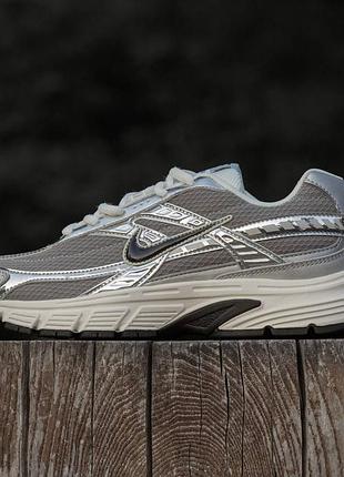 Nike initiator grey silver 2