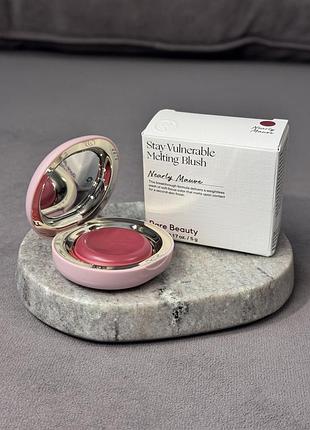 Кремовые румяна rare beauty stay vulnerable melting blush nearly mauve 5 г