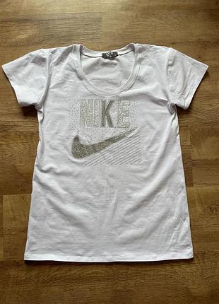 Біла футболка nike зі стразами