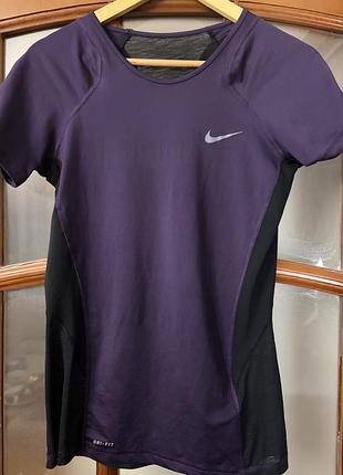 Дуже класна дихаюча спортивна футболка nike pro m💙